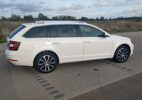 Skoda Octavia cena 73500 przebieg: 173600, rok produkcji 2017 z Białystok małe 407